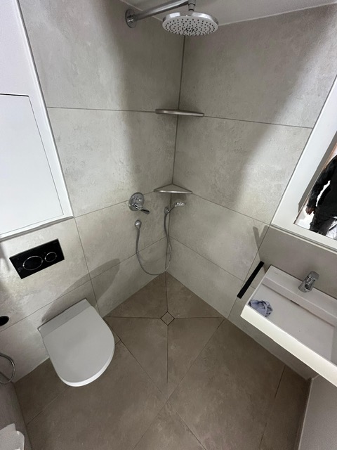 Badezimmer-Renovierung Nachher – modernes Ergebnis